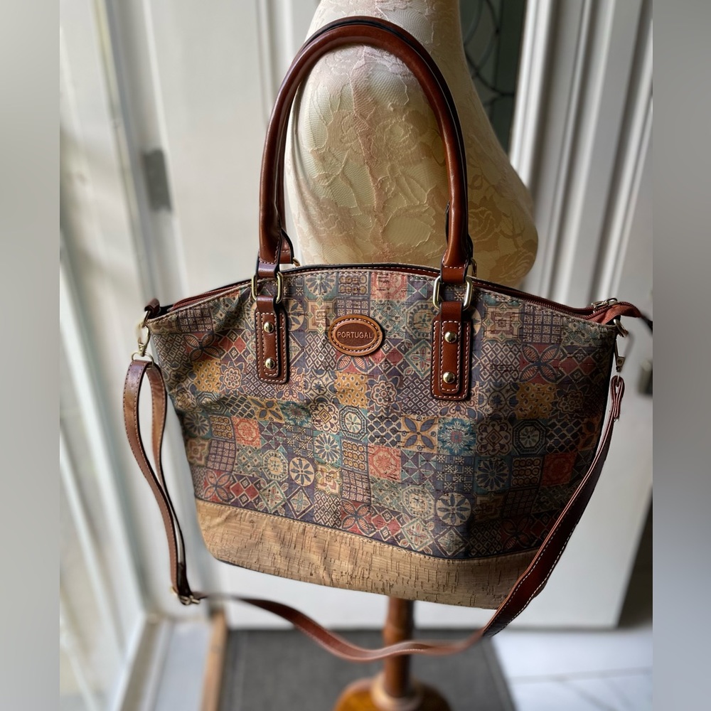 Portugal corcho bag. Medium. Color brown